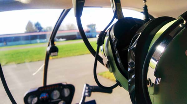 hubschrauber-rundflug-muenchen-jesenwang-geschenk-gutschein-fliegen-selber-headset
