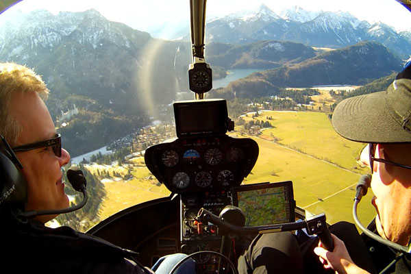 autumn-neuschwanstein-bird's-eye-view-helicopter-flight-helicopter-sightseeing-heli-flying