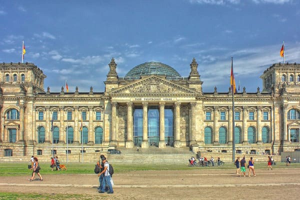 helicopter sightseeing flights berlin schoenefeld reichstag r44 fly yourself
